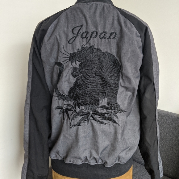 Black & Grey Bomber with Tiger - Picture 1 of 9